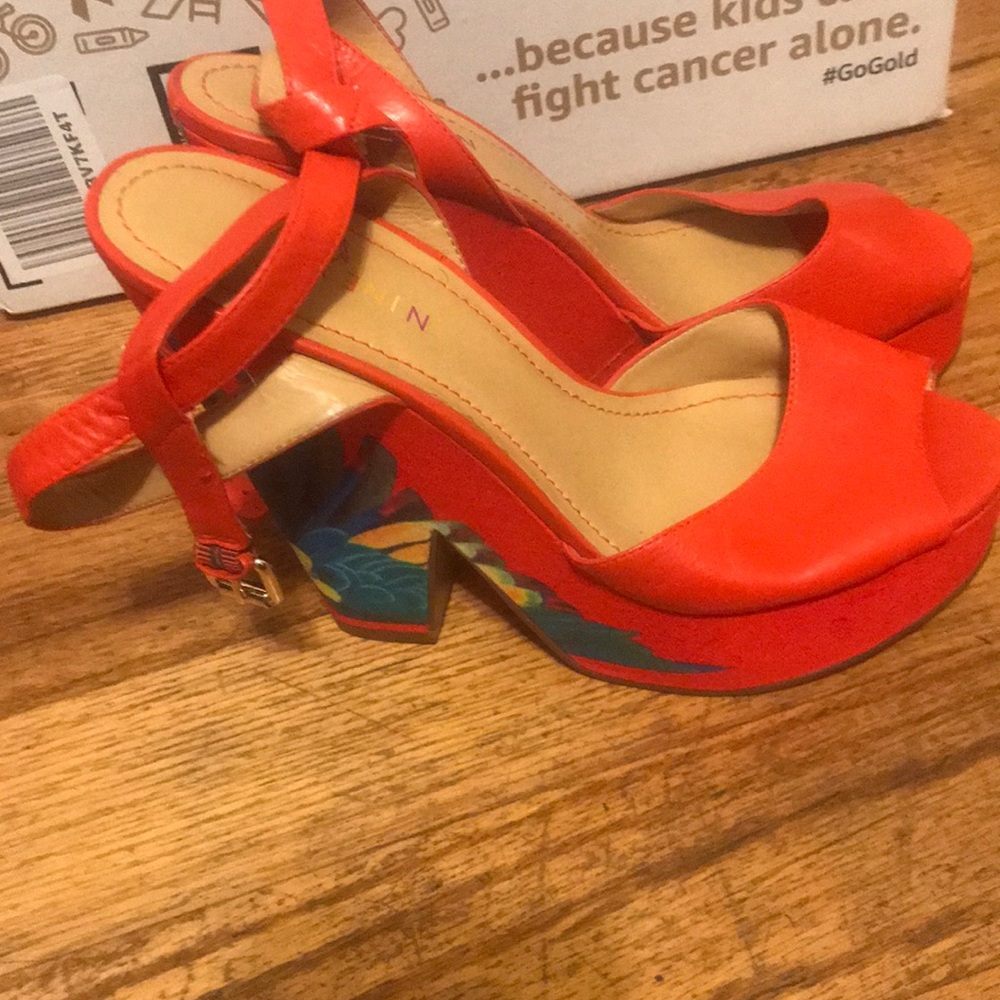 Shoes - Picture 3 of 4